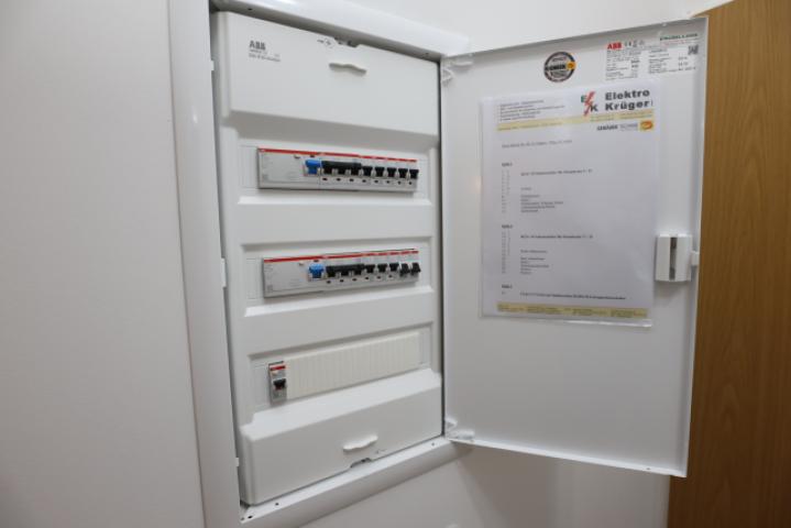 Sicherungskasten mit komplett neuer Gesamtelektrik