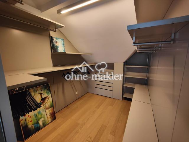 Garderobe leer 