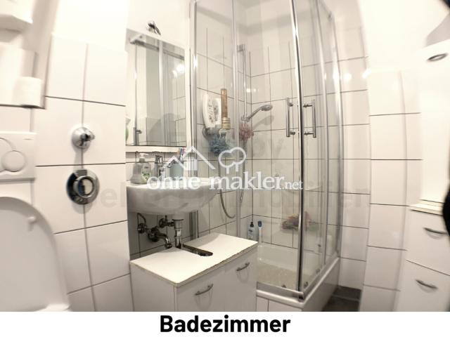 Badezimmer mit Dusche