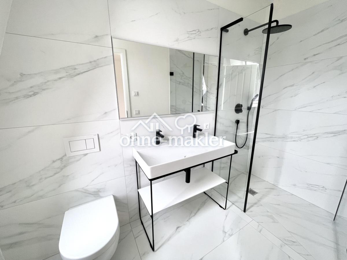 Ensuitebad mit bodengl. Dusche