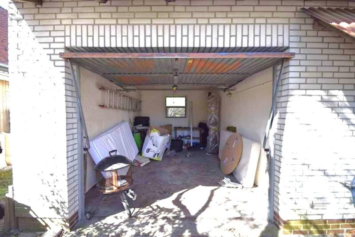 Garage noch mit Müll bis zum 30.4.