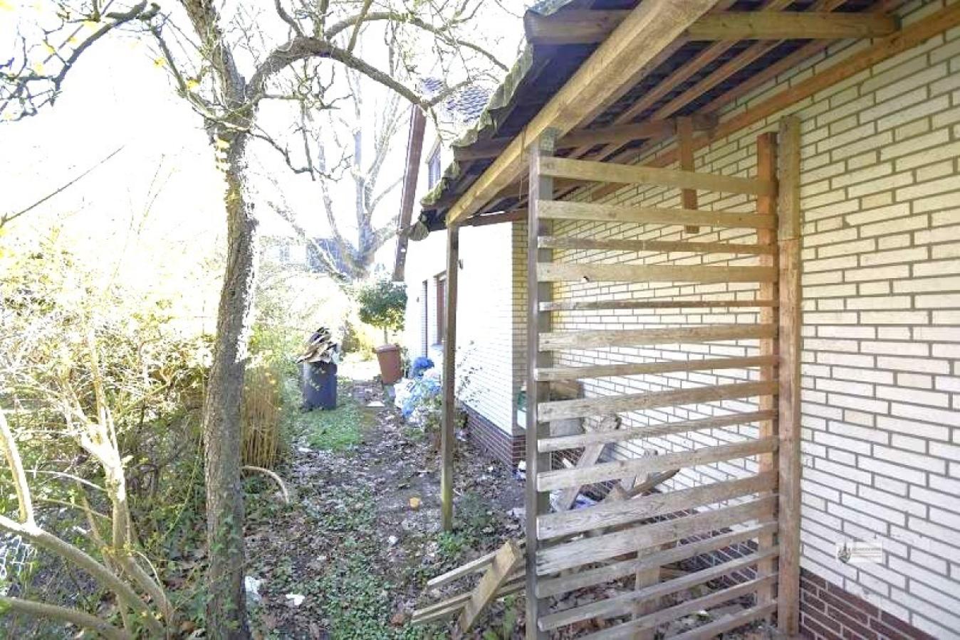 Holzunterstand