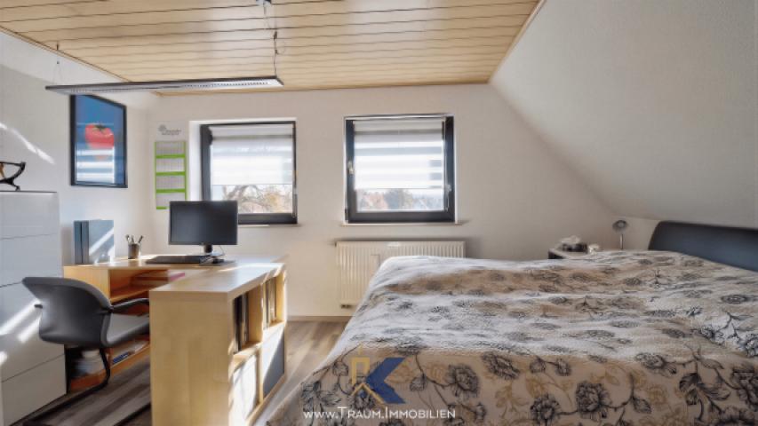 Schlafzimmer DG