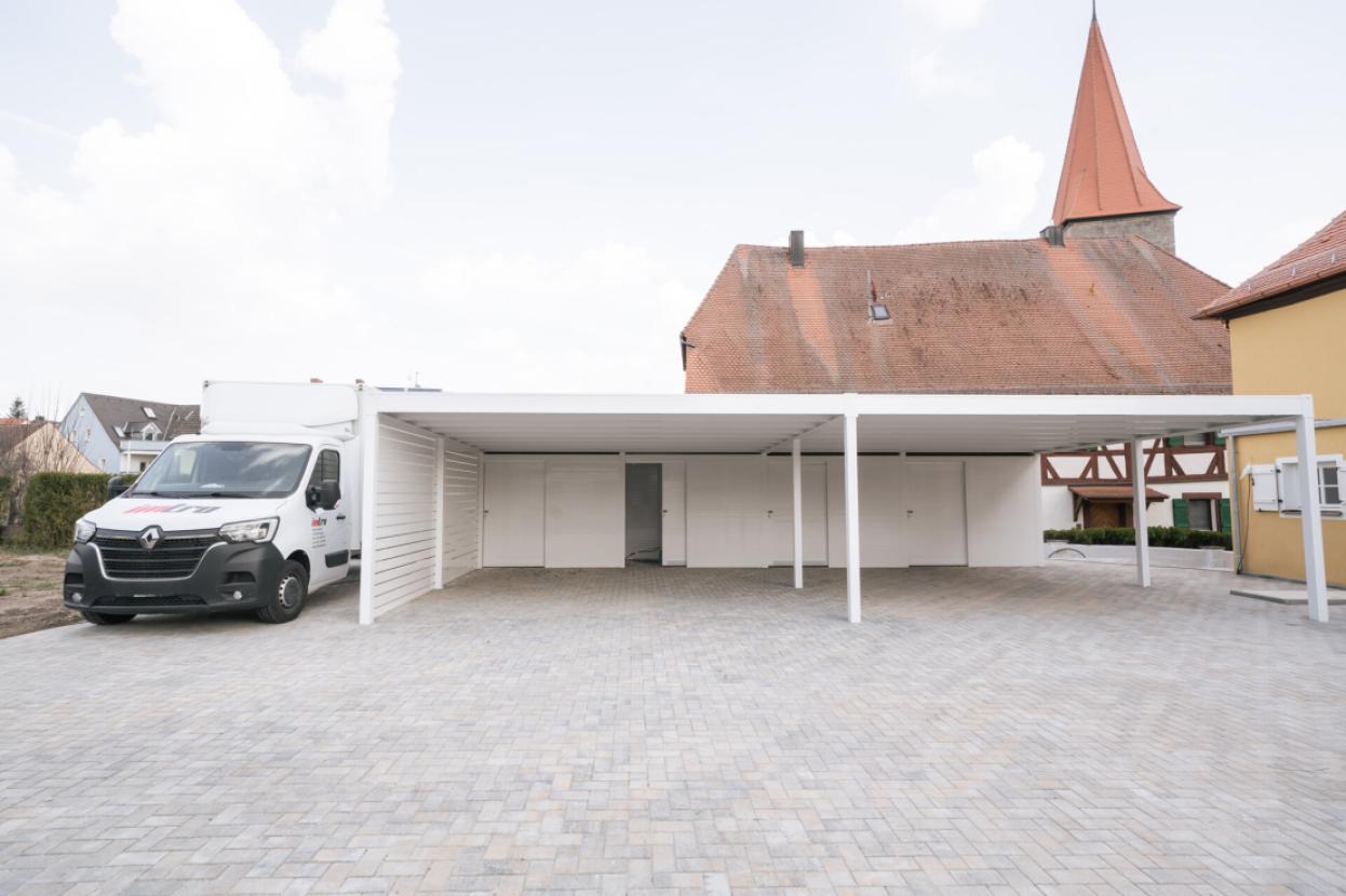 Carport und Freiplatz