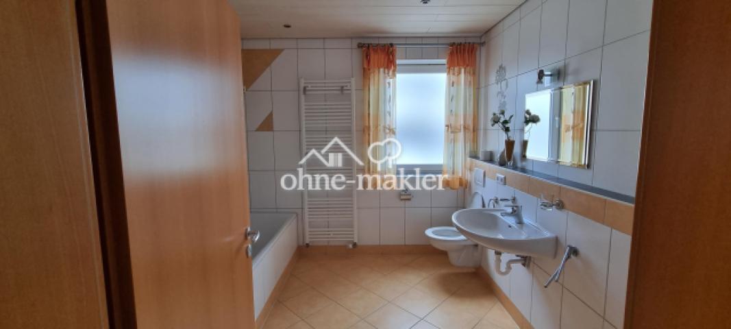 gr. Bad, Wanne,Dusche,WC