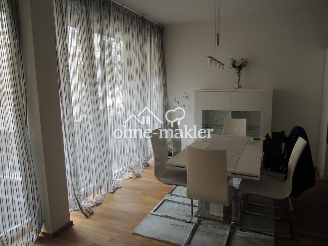 Wohnzimmer mit offener Küche