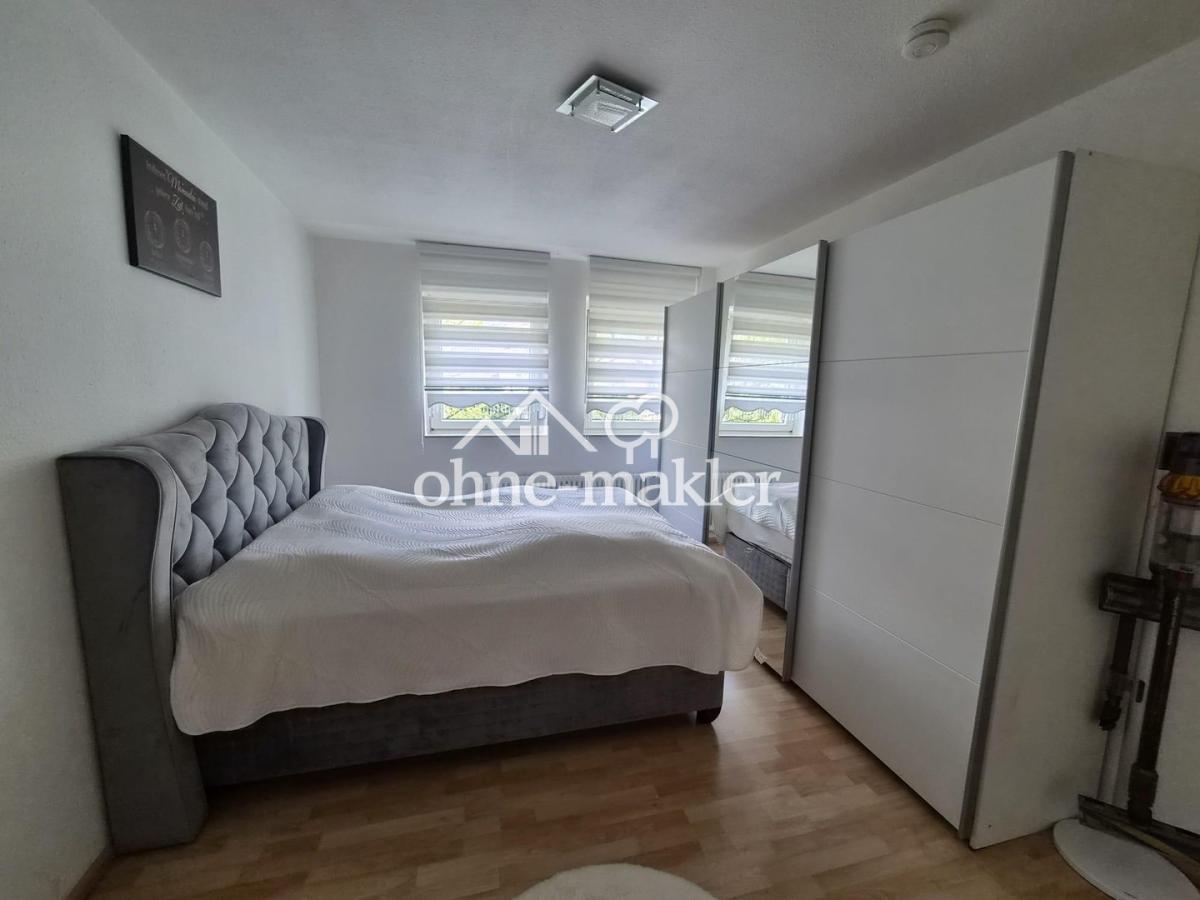 Schönes Schlafzimmer mit ...