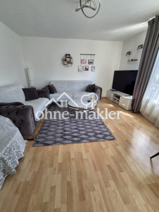 Großzügiges Wohnzimmer 20m²