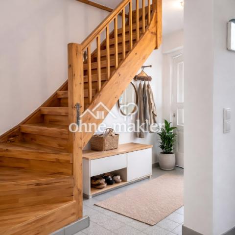 Eingang und Treppe OG