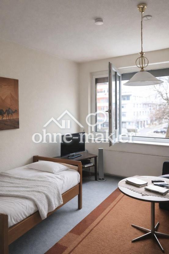 helles großes Schlafzimmer