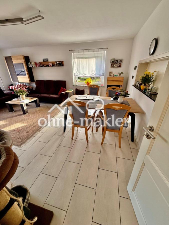 EG: Wohnzimmer mit Esstisch