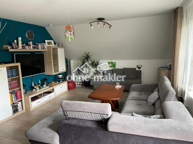 OG: Wohnzimmer mit Essecke