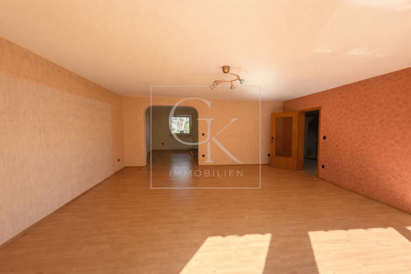 Wohnzimmer im EG mit Blick zum Essbereich