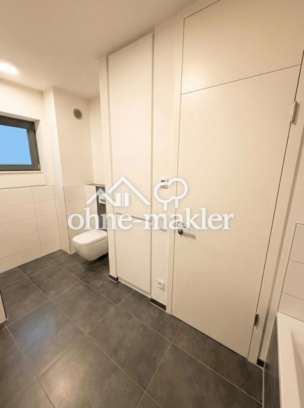 DG Bad Einbauschrank und WC