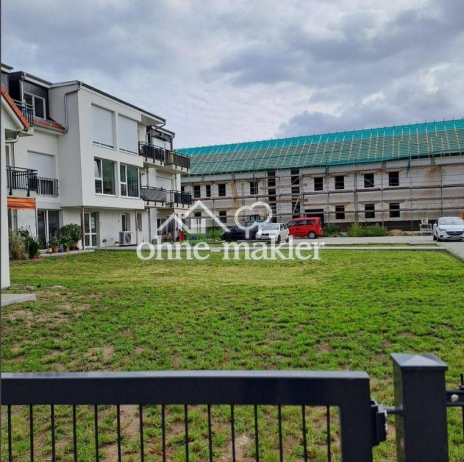 Nachbarbebauung und Neubau C