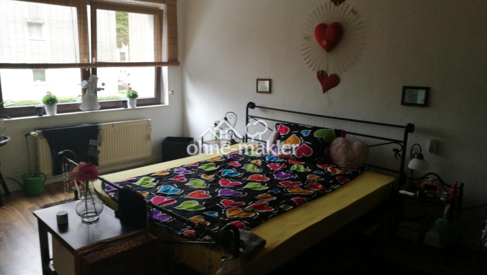 EG links, Schlafzimmer