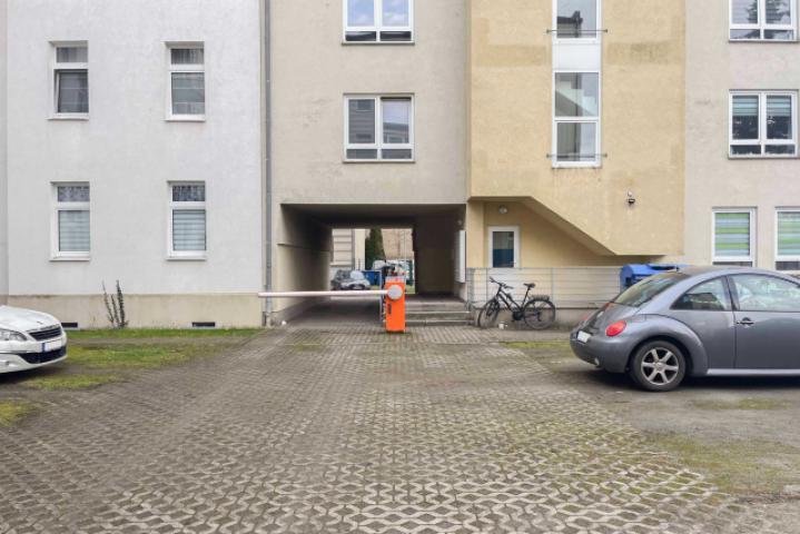 Innenhof(1)(2)