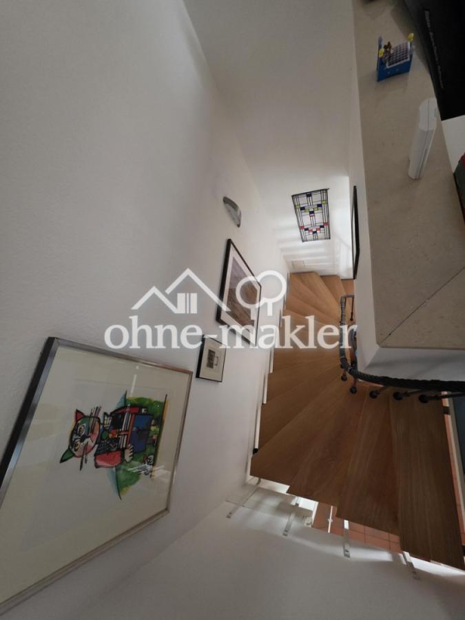 Treppe_Blick vom 3. ins 2. OG