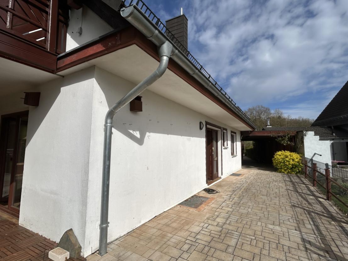 Seitliche Ansicht/ Hauseingang