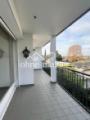 Großer überdachter Balkon