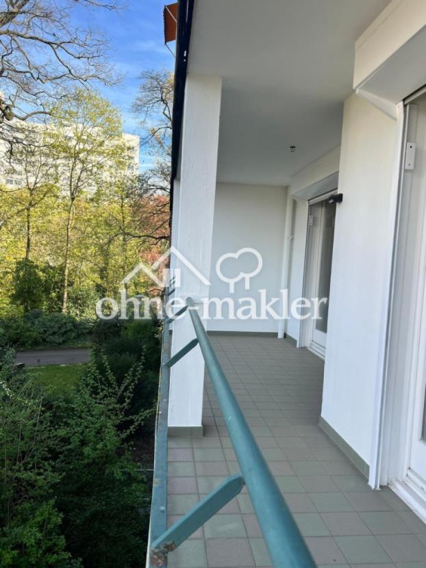Balkon mit viel Grün und Ruhe