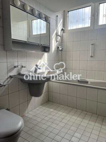 Tageslichtbad mit Badewanne