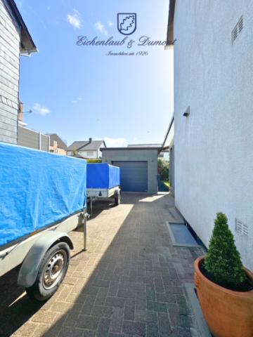 Einfahrt & Garage