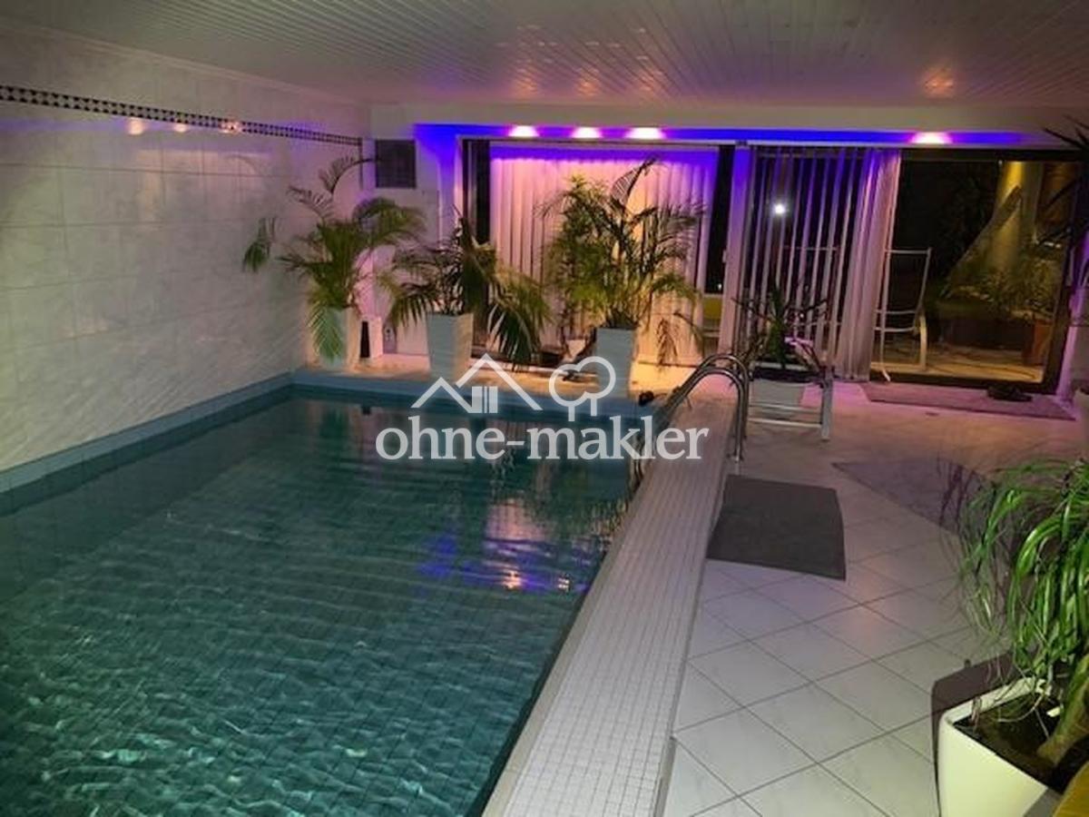 Indoor Pool offen