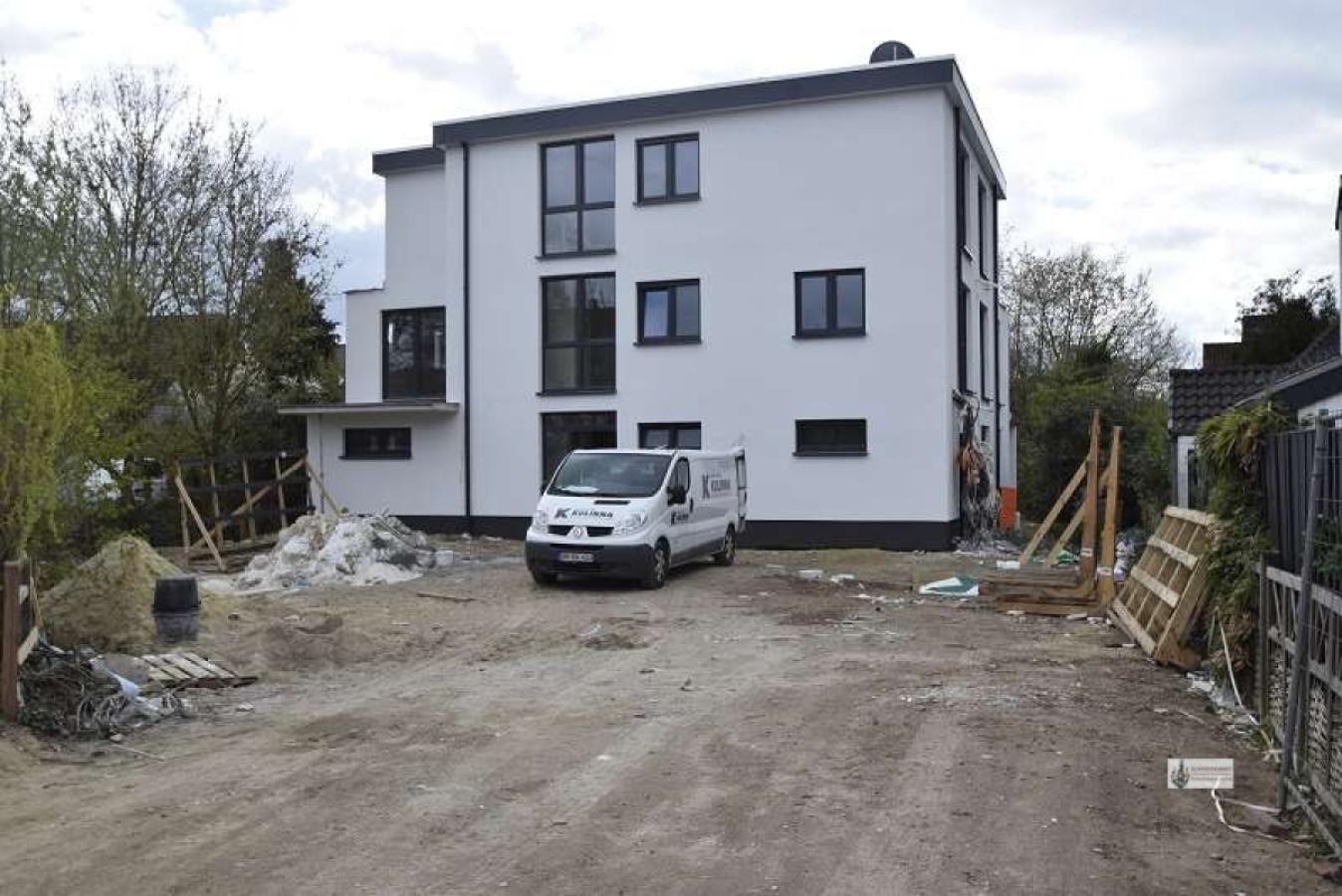 Neubau ohne Gerüst wird zum 1.7.26 bezugsfertig sein