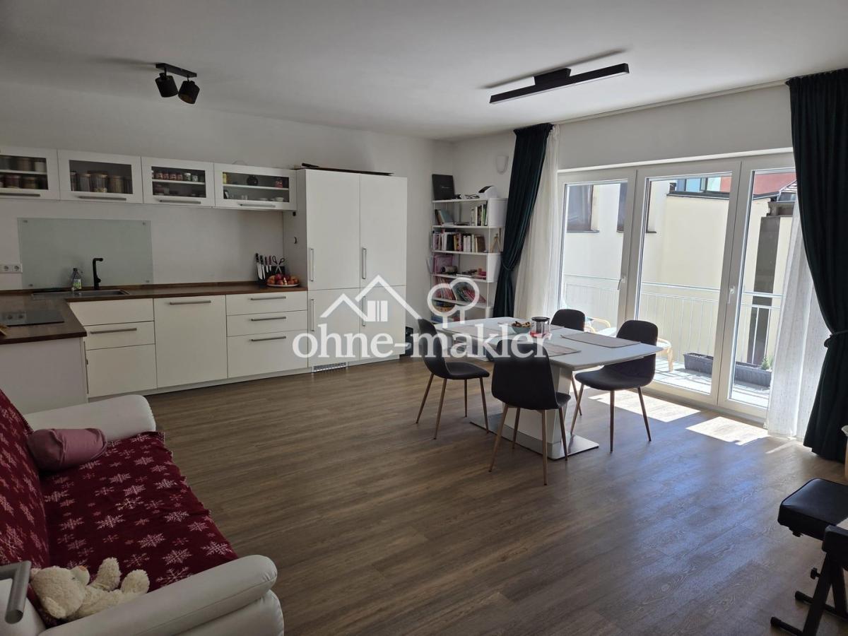 Wohnzimmer Blick auf Balkon