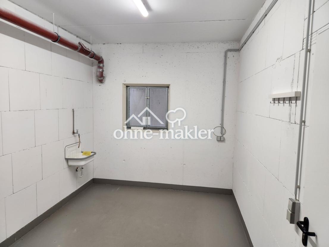 Großer Keller mit Waschplatz