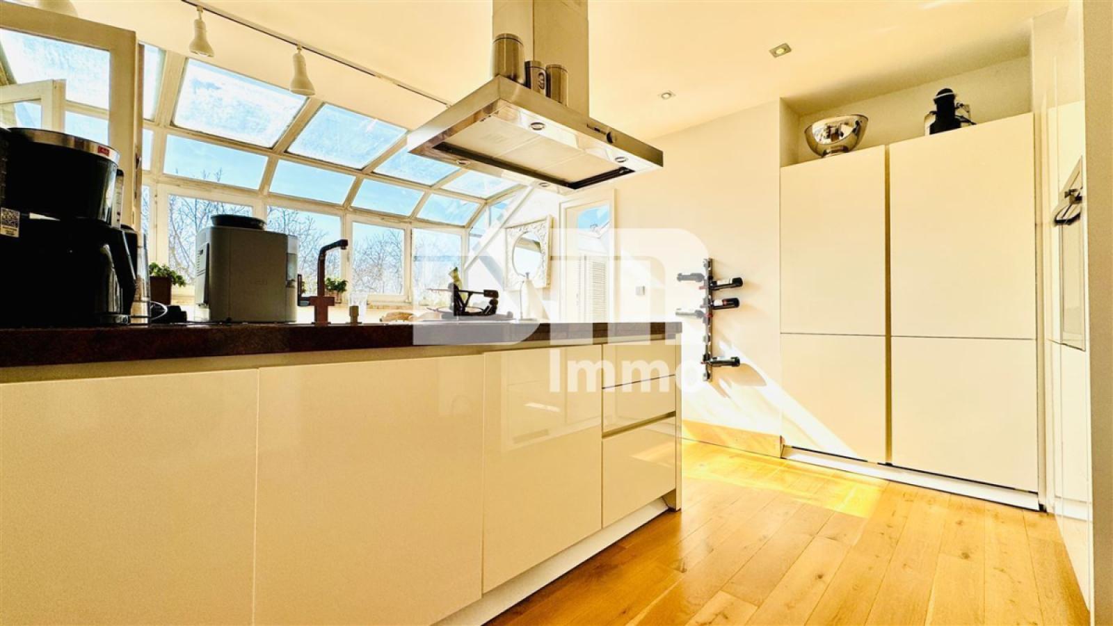 Küche / Luxus Einbauküche / Wintergarten