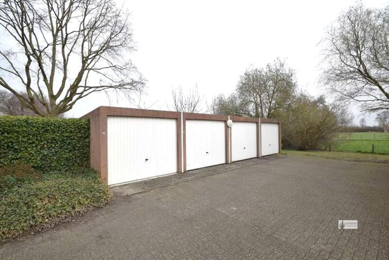 10. Die linke Garage nah am Haus