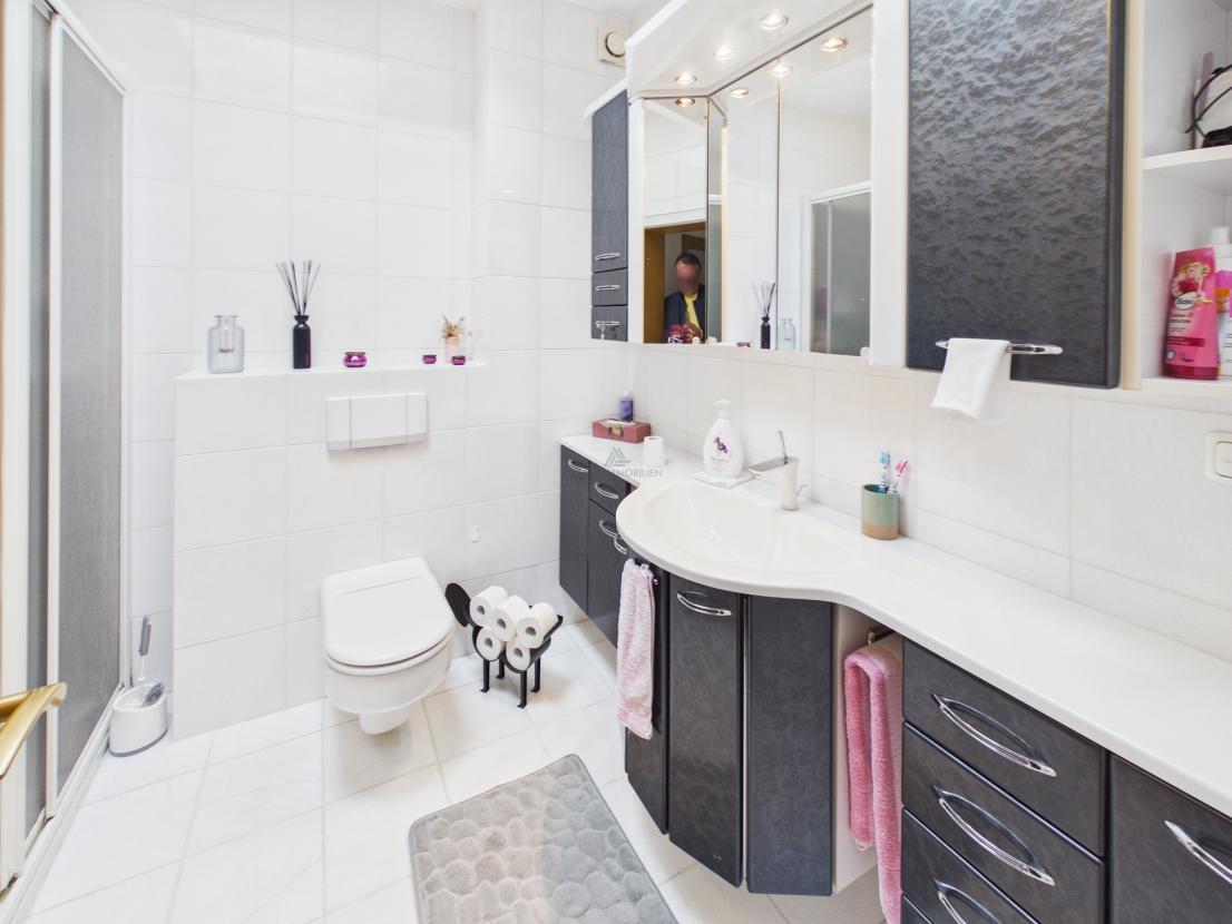 Badezimmer- Weyel Immobilien