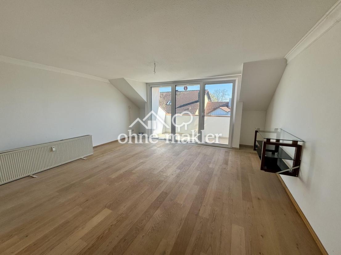 Wohnzimmer / Balkon