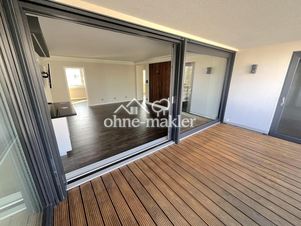 Blick von Loggia ins Wohnzimm.