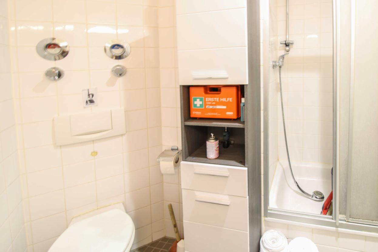 Badezimmer mit Dusche