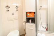 Badezimmer mit Dusche