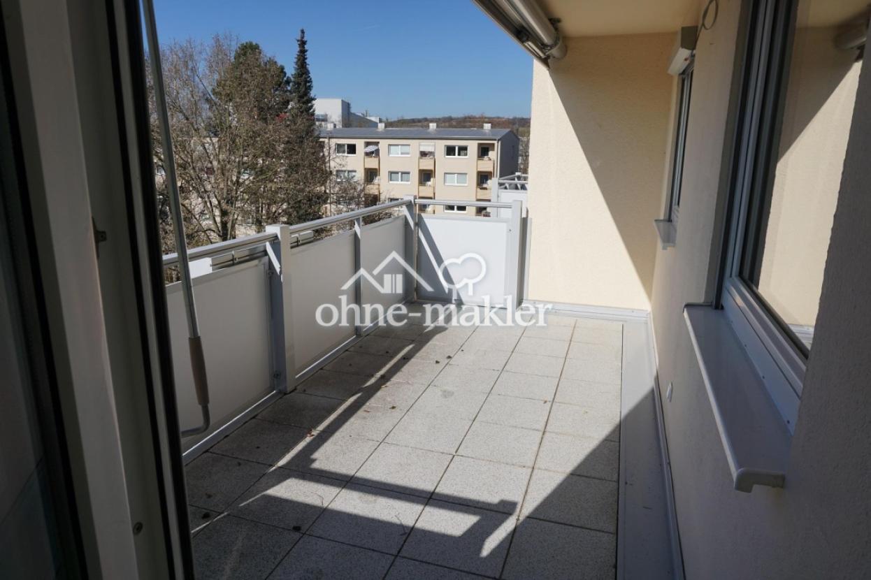 Sonniger West-Balkon