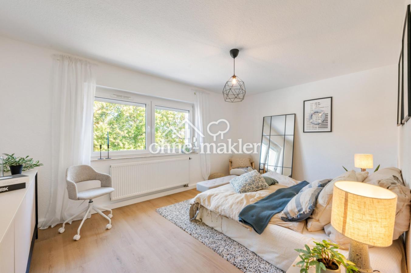 Schlafzimmer 1
