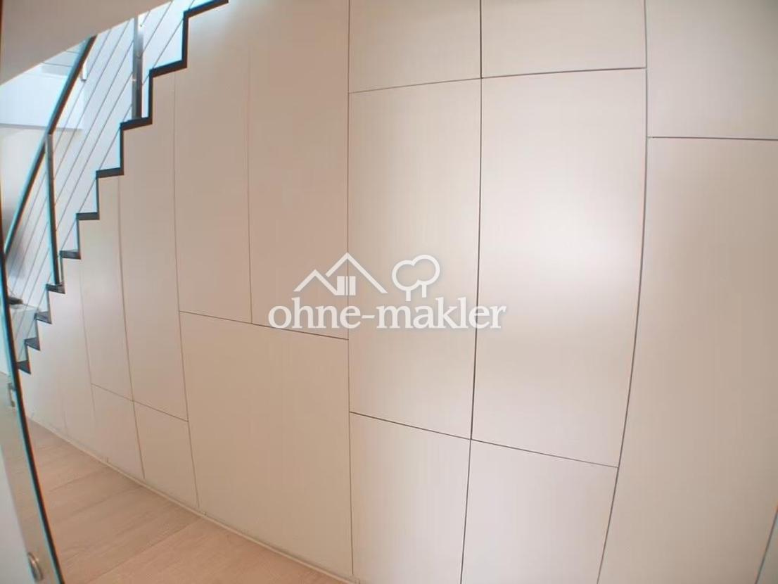 Kleiderschrank unter Treppe 