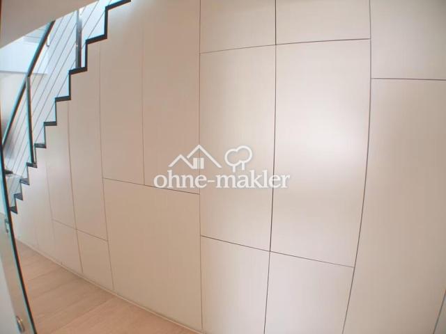 Kleiderschrank unter Treppe 