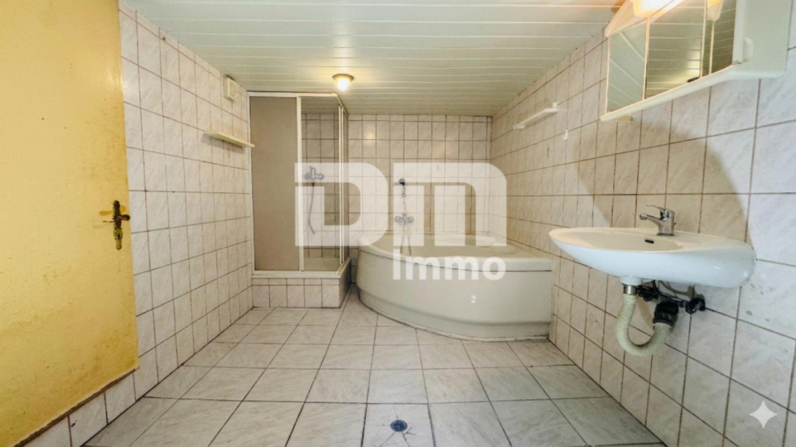 KG Badezimmer / Waschküche / Wanne