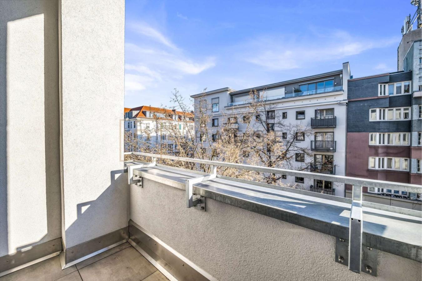 Balkon zur Straße