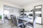 Wohnzimmer mit Esstisch