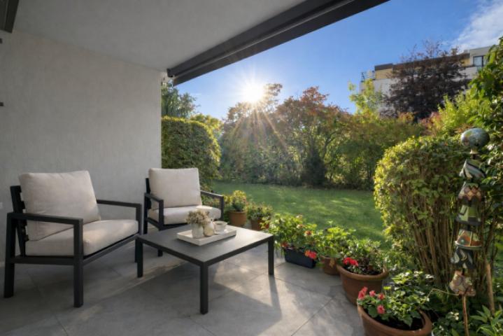 Terrasse Sommer - Gestaged voll