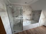 Dusche und Badewanne