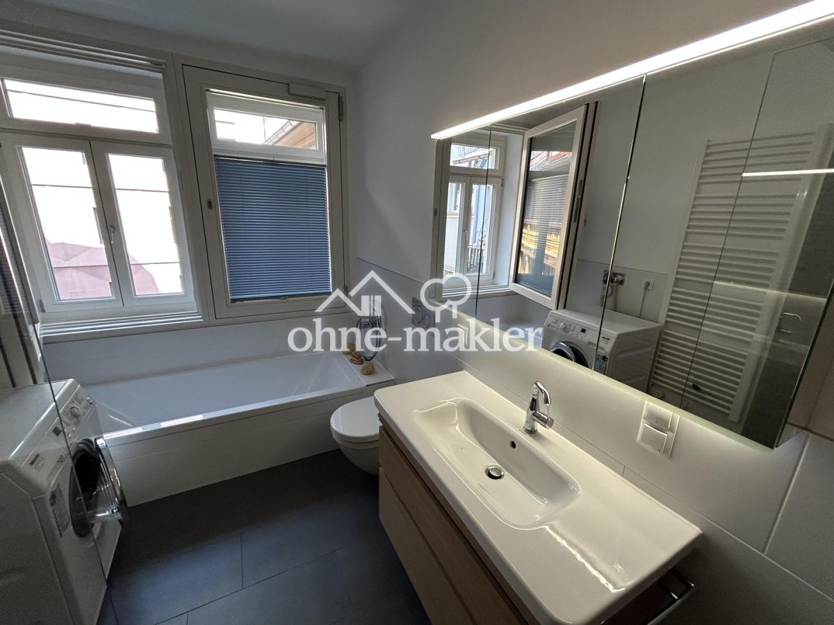 Tageslicht Bad mit Badewanne