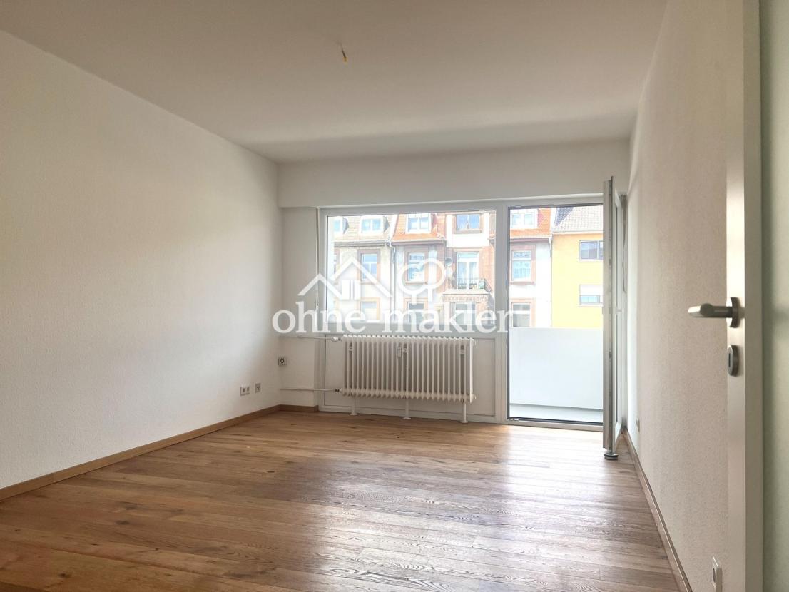 Wohnzimmer mit Balkon