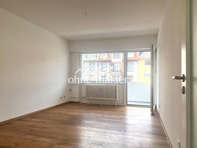 Wohnzimmer mit Balkon